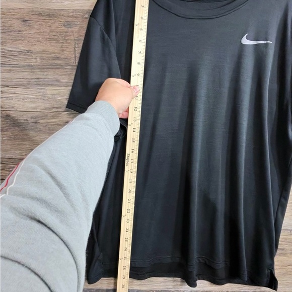 Nike Men's Black Short Sleeve Tee - Picture 4 of 9